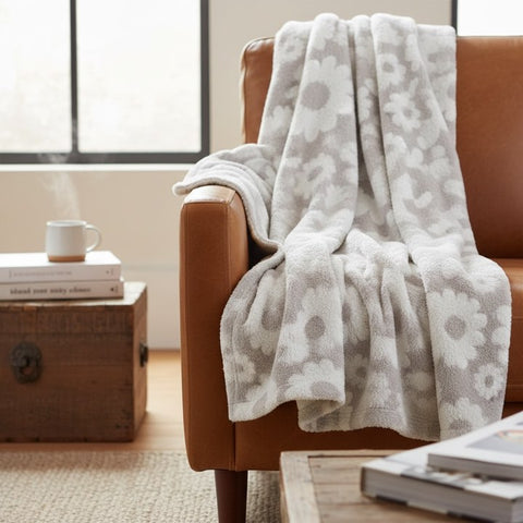 Daisy Grey Stretchy Throw