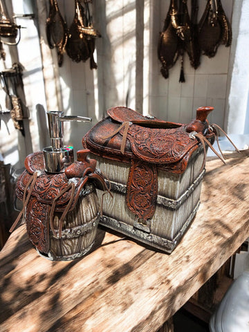 Saddle Bathroom Set